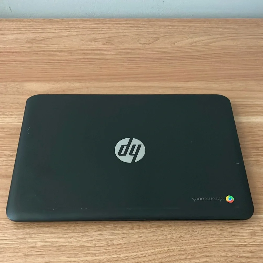 HP Black Laptop Modern Design with Crisp Display